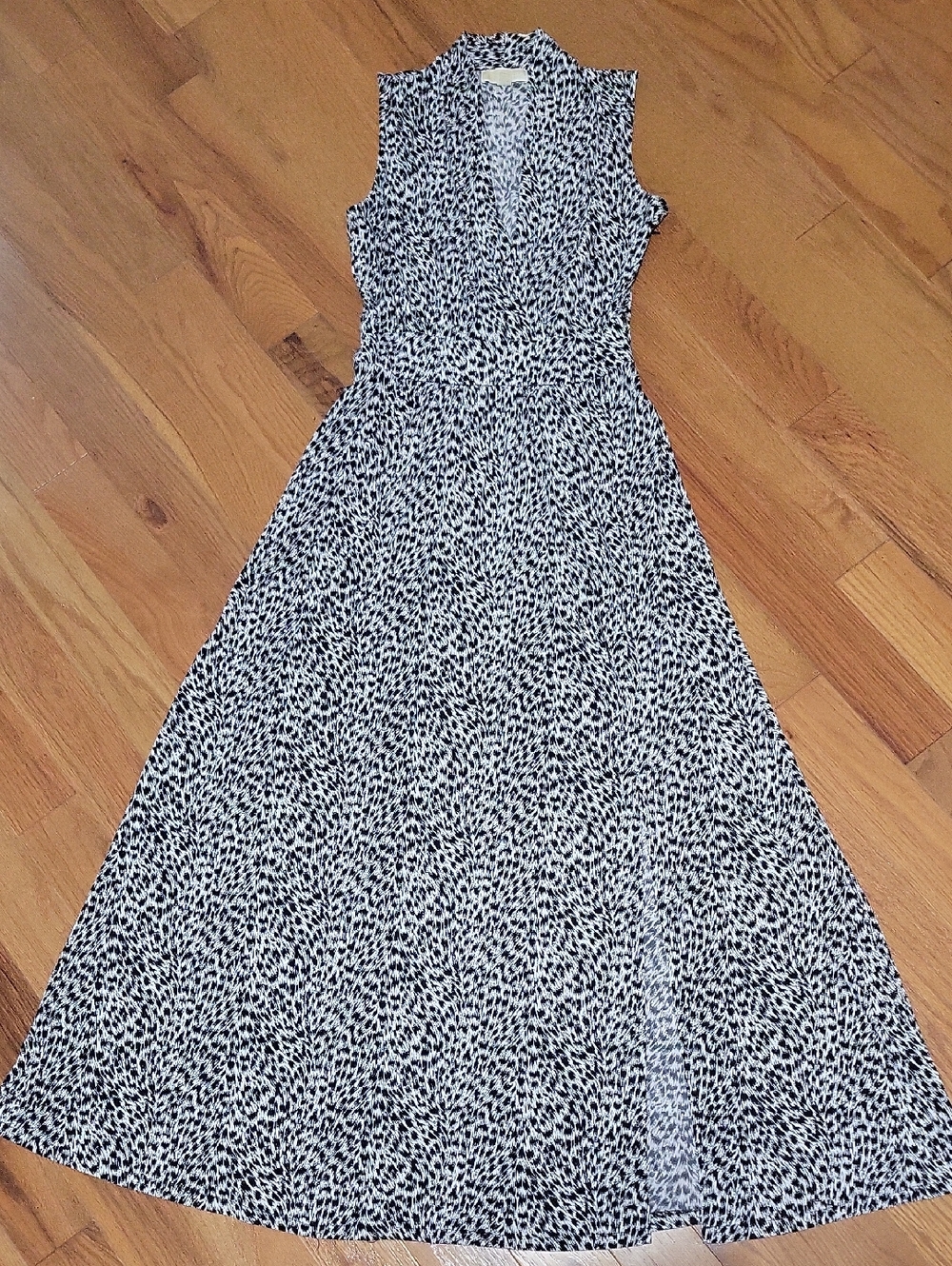 Michael Kors Black and White Sleeveless V‑Neck Printed Maxi Dress